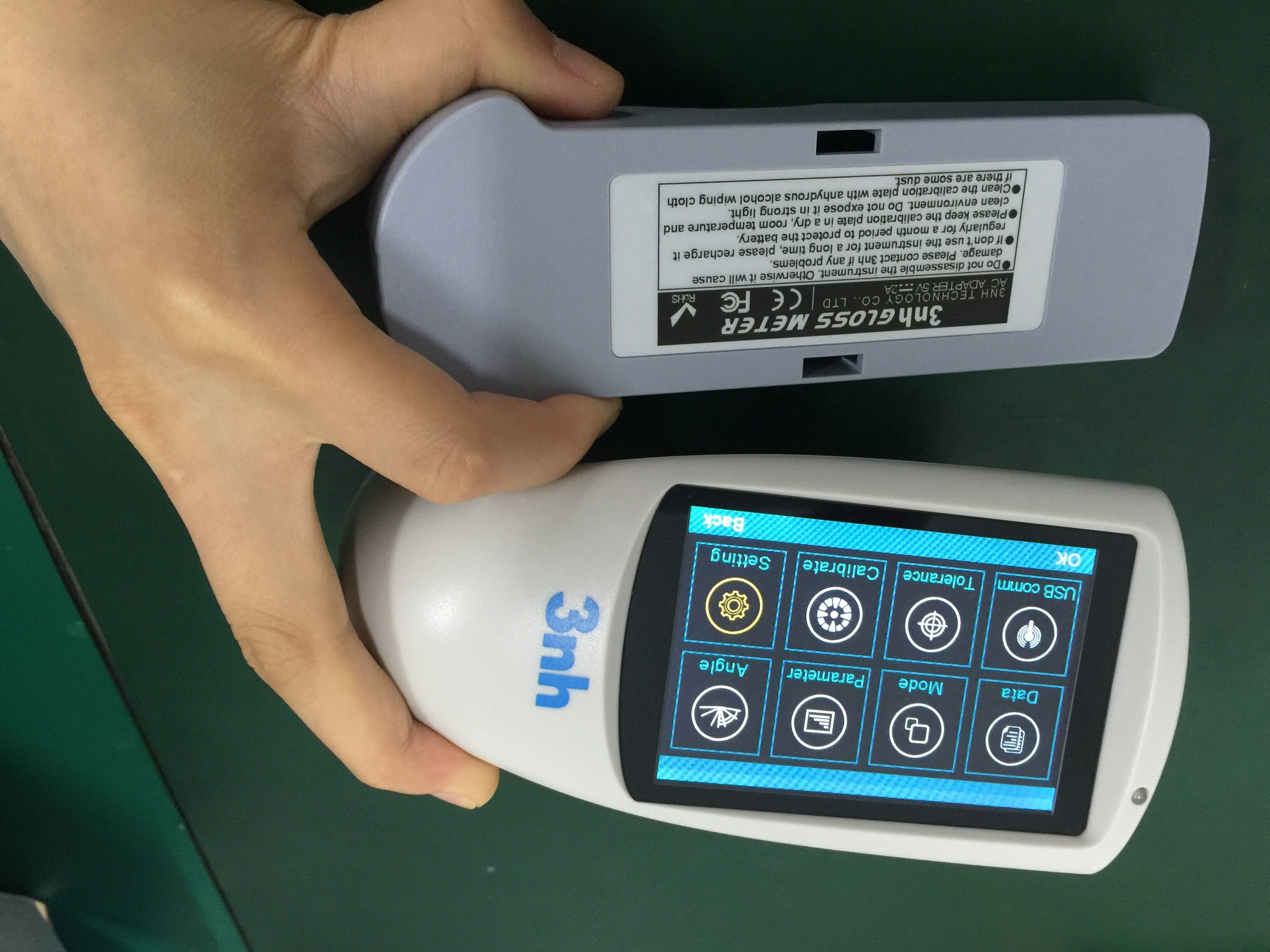 Painting Industry Digital Gloss Meter Multi Angle 0-2000GU 0.2s Measuring Time