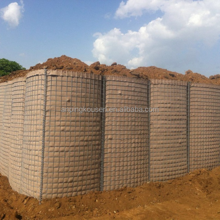 Hot Dip Galvanized Diamond Shape Cyclone Wire Mesh Chain Link Fence with Top Barbed Wire