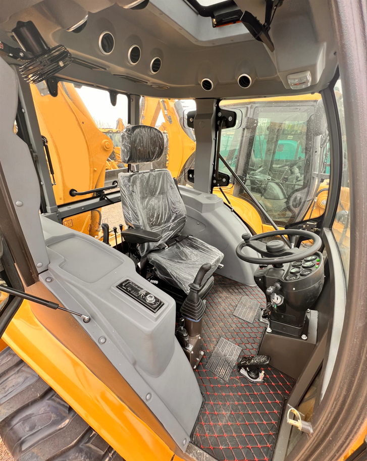 Quancheng Hydraulic Pump 4x4 Mini Tractor Excavator Backhoe Loader with Luxury ROPS Cabin
