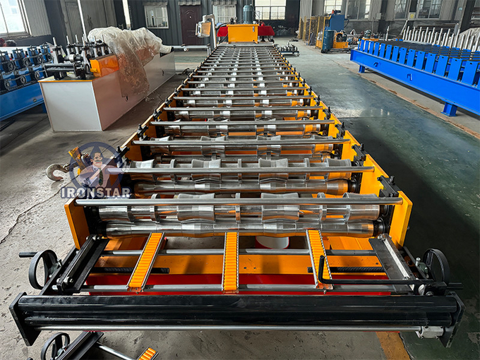 Tr4 trapezoidal roofing sheet roll forming machine for Peru