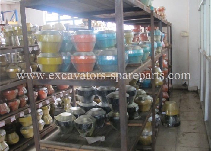 Komatsu PC200-7 PC200-6 Excavator Hydraulic Cylinder Head 707-27-13660 707-36-13500 07165-16870