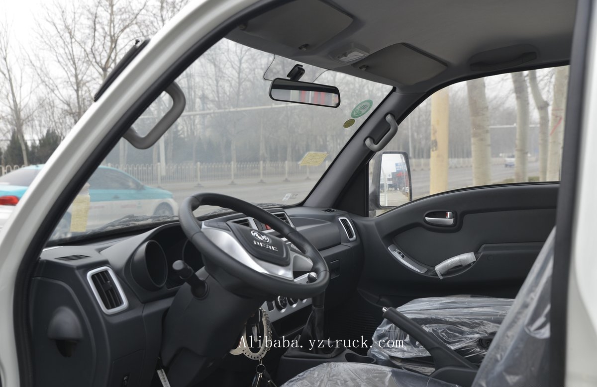 Customizable Dongfeng 4X2 1-5T Mini Cargo Truck with Touch Screen and 360° Rear Camera