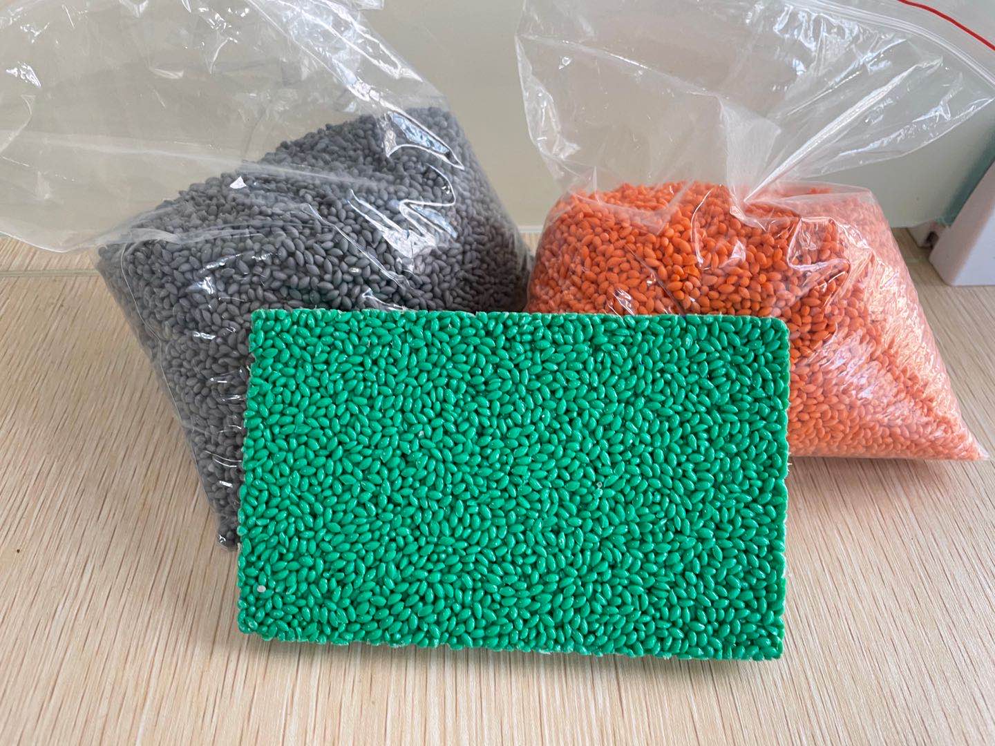 Food Grade EPDM Rubber Particles Flooring SGS IAAF Rice Shape