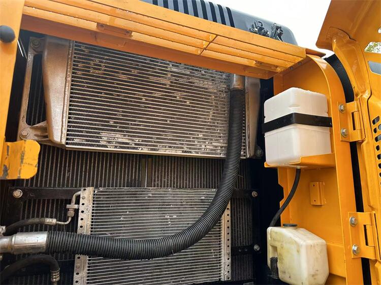 1.05m3 Bucket Capacity Original Korea Hyundai Used Crawler Excavator R220-9S in Shanghai