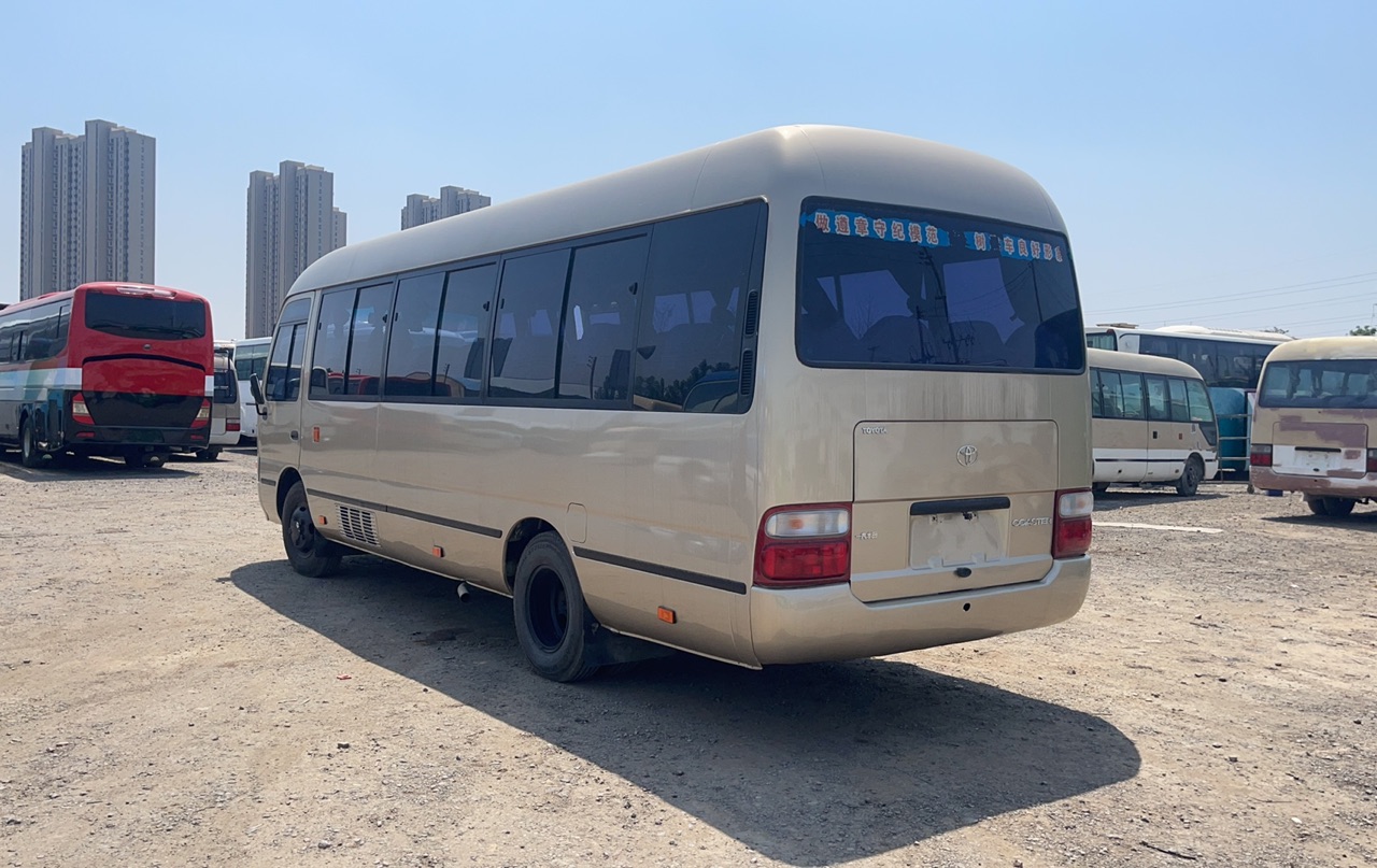 30 Seat Luxury Coach Toyo Ta Coaster Bus with Max Power of 113/5200kw and EURO 3 Emission