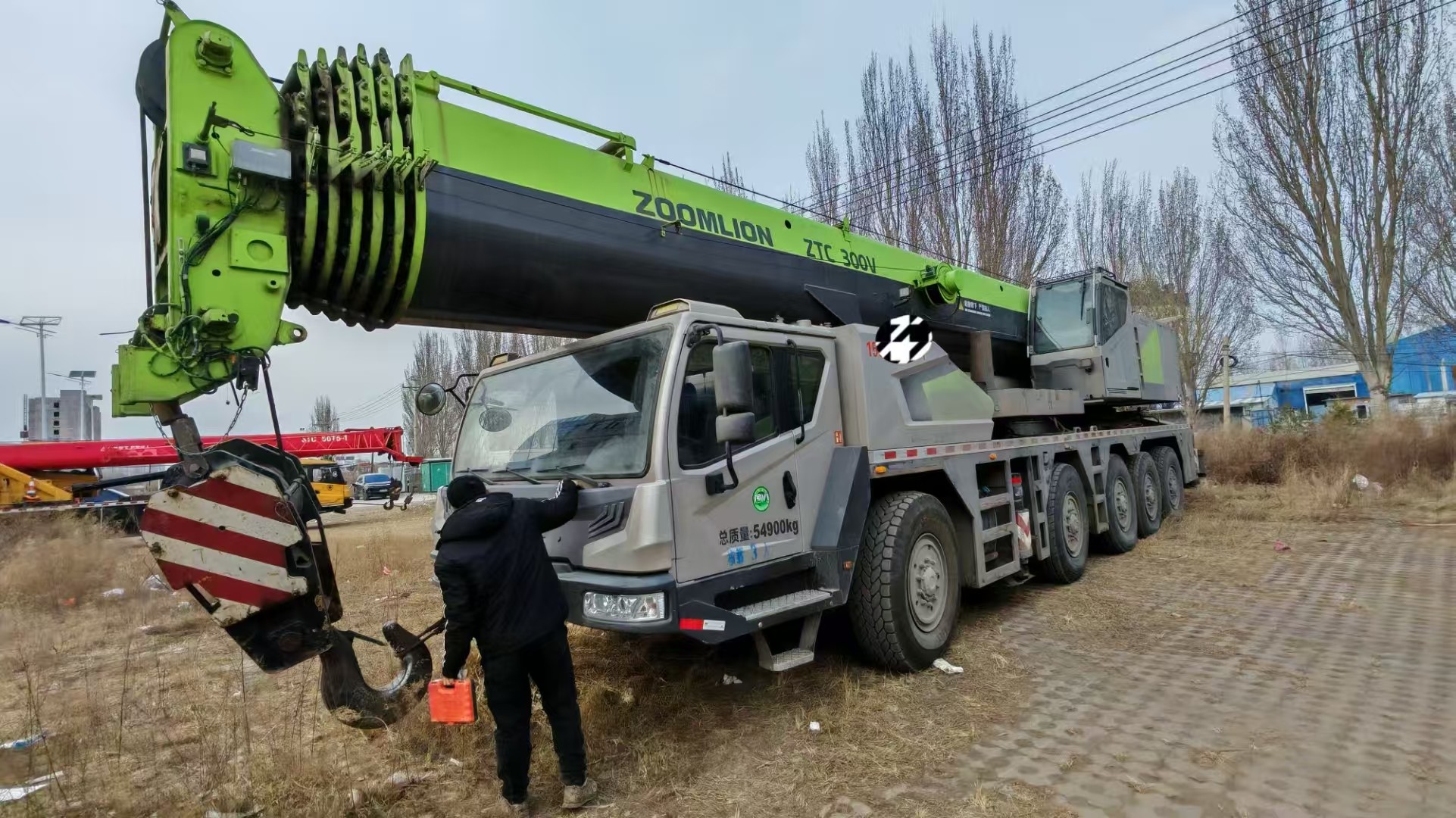 Seven-Arm Crane Jib ZAT1300V753 2021 Years Zoomlion Mobile Crane 130 Tons for Heavy-Duty Construction Projects