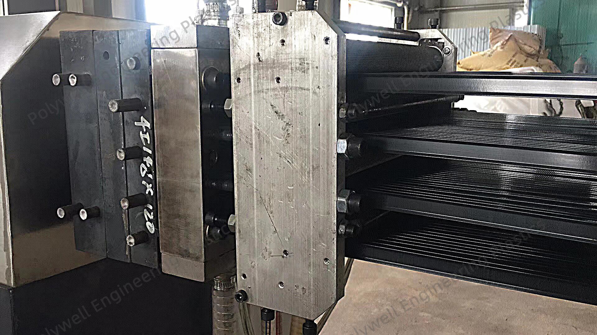 Automatic Plastic Forming Extruding Machine For PA66GF25 Heat Insulating Strips