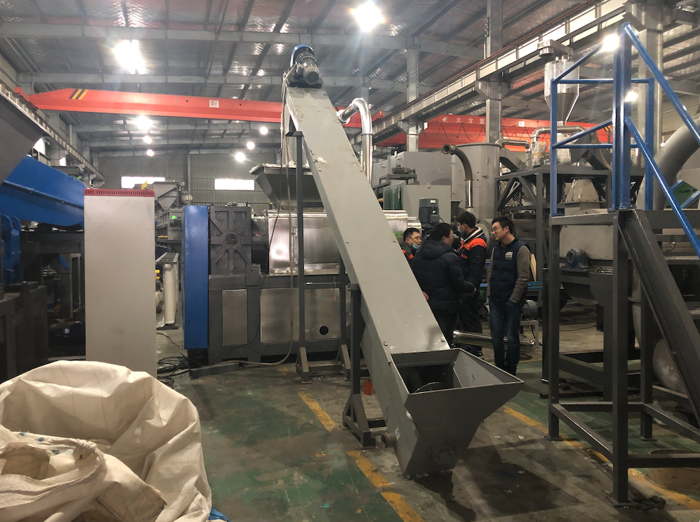 LDPE Pelletizing Plastic Bottle Crusher Machine , 300kg/H Centrifugal Dewatering Machine