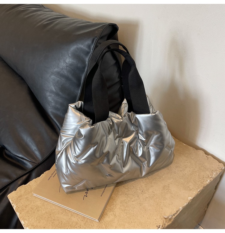 2023 Autumn and Winter Down Cloth Bag Large-Capacity Handbag for Women in Foreign Trade
