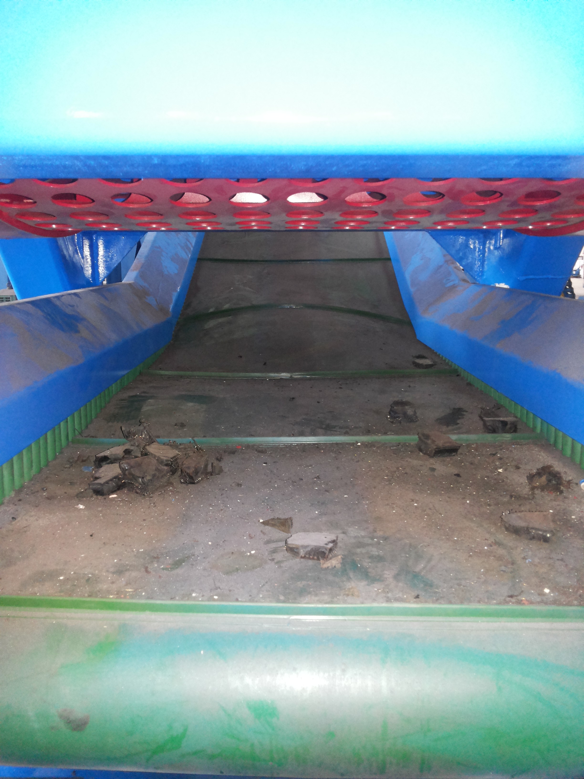 ZPS-1300 Truck Tire Shredder With Conveyors 50mm Outlet Size 5ton Per Hour Tire Crusher