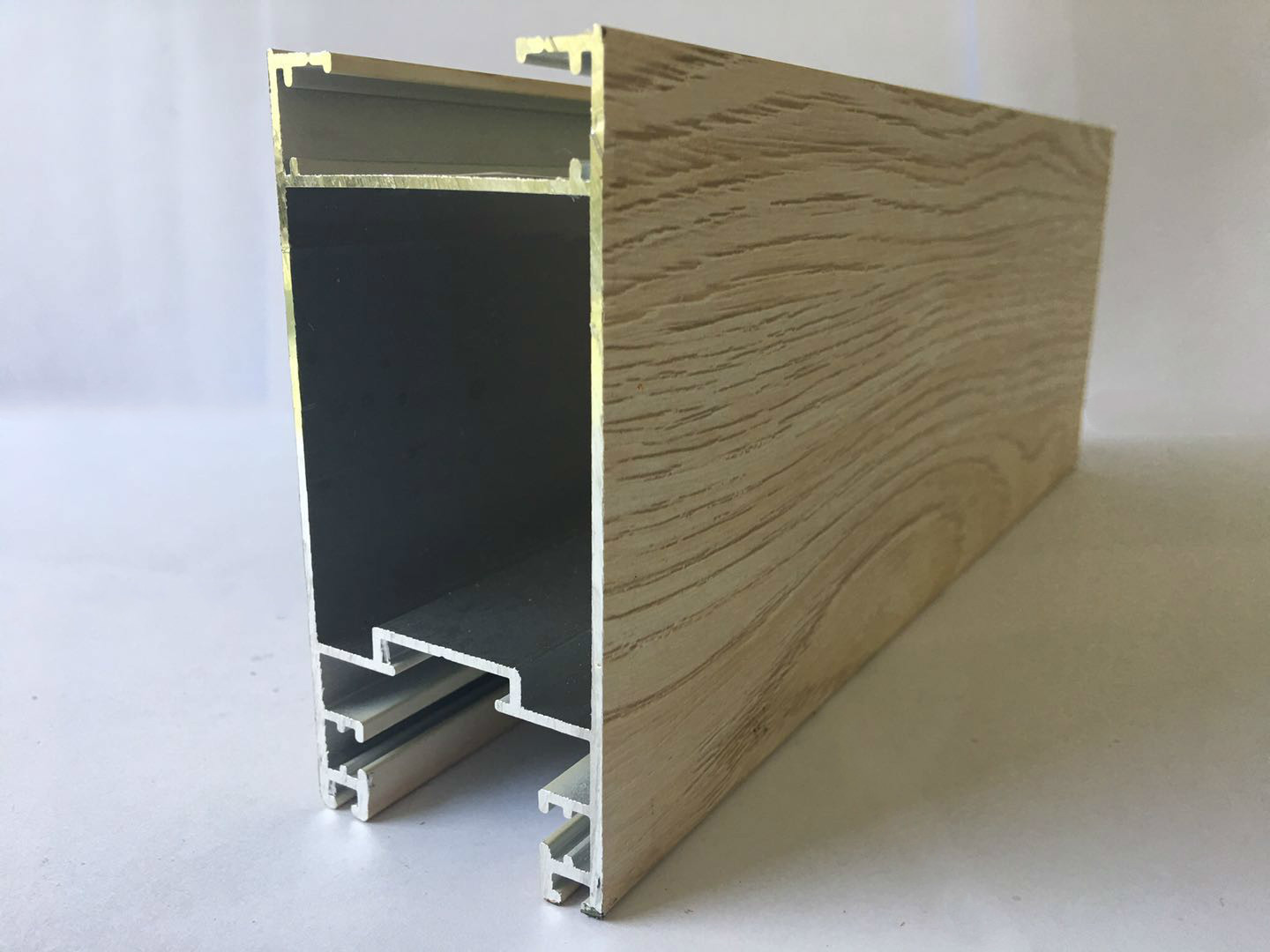 Quality Light Wood Finish Aluminium Profiles Extruded Aluminum Tube For Window And Door Frame