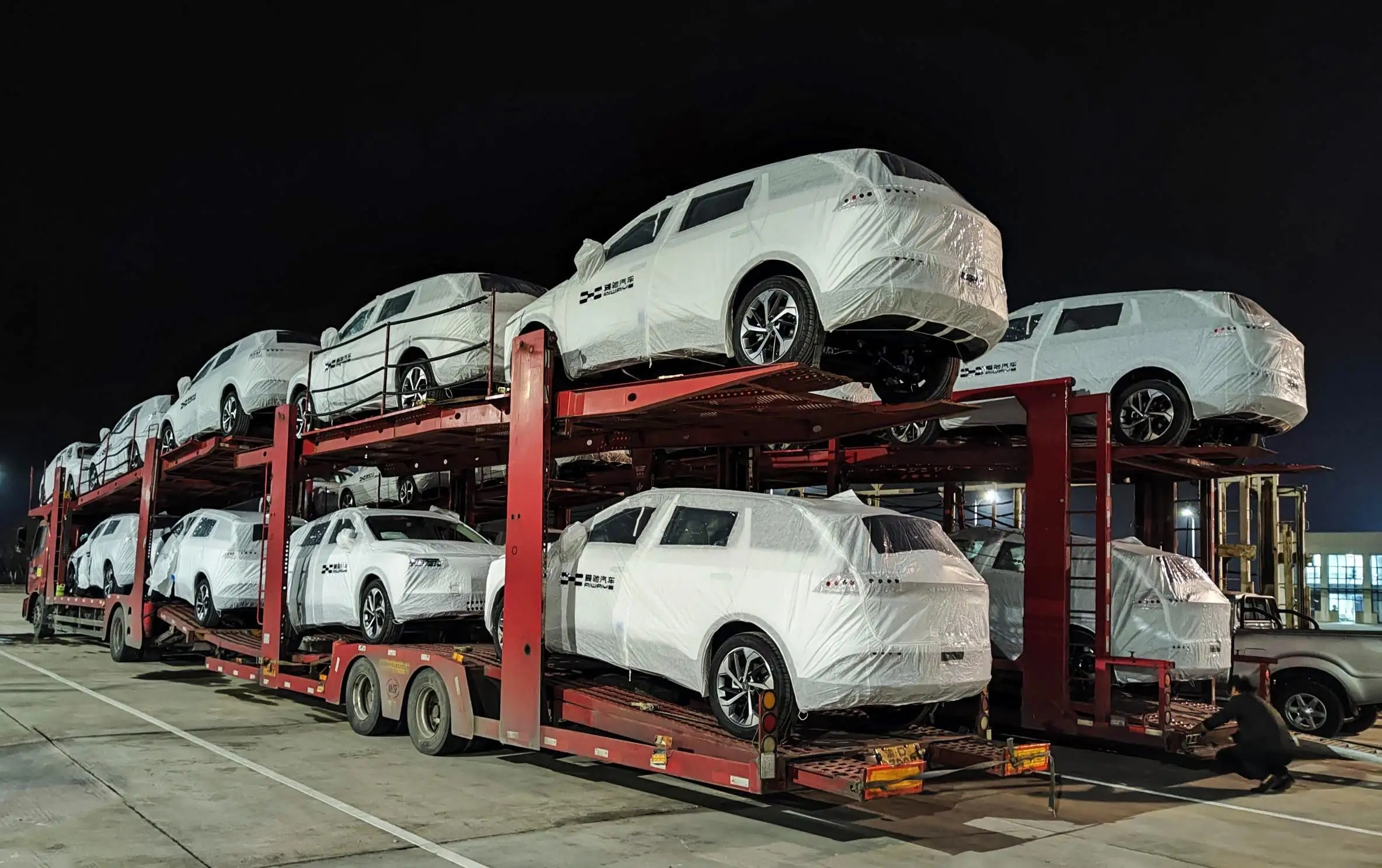 1.5T Uni-k Idd Hybrid Car 2022 for Changan Max Speed 200km/h Charging Time 0.5 Hours