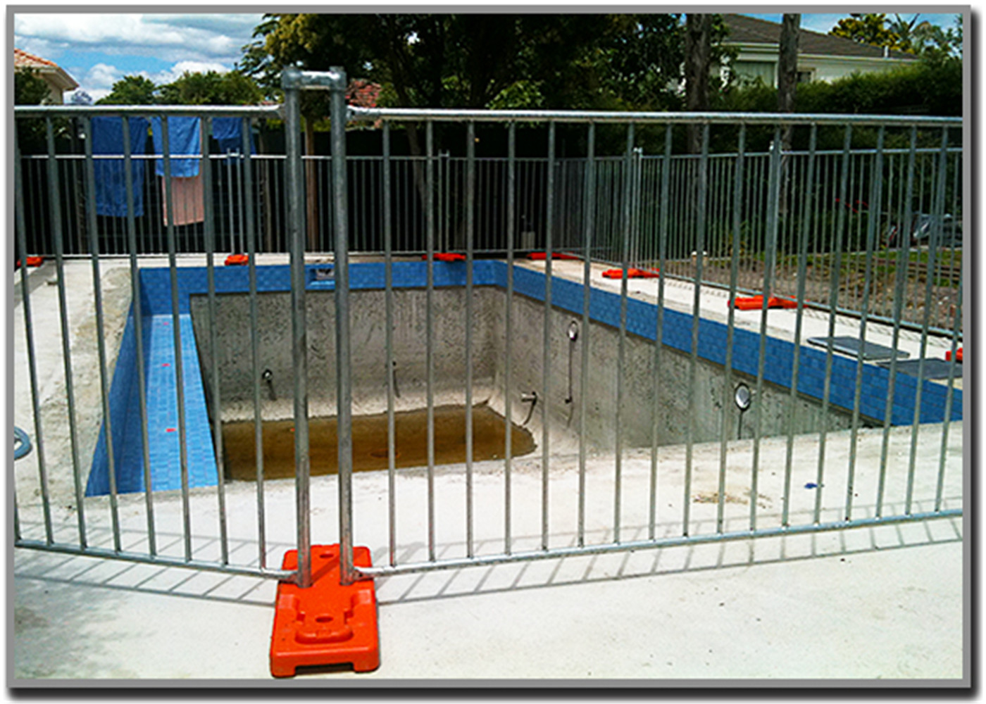 Hot Dipped Galvanized Treated Temporary Pool Fencing Mesh Fencing For Swimming Pools