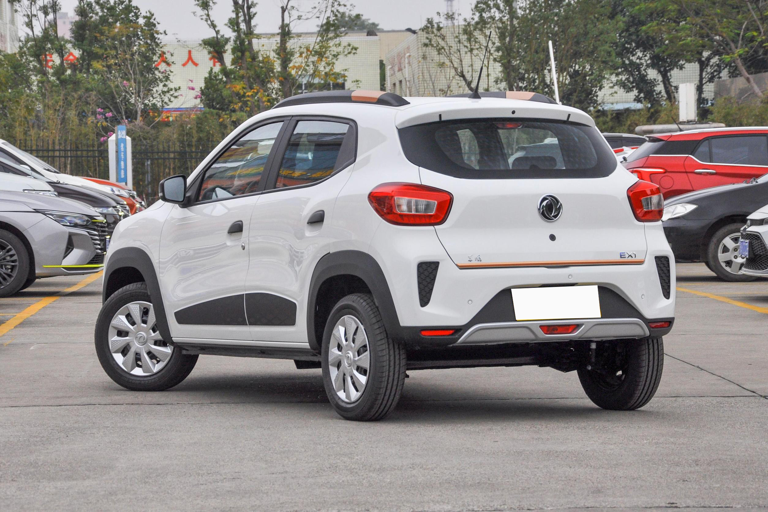 New Energy SUV 5 Seater Car 300km Dongfeng Ex1 Pro Automotive Fast Charging Car