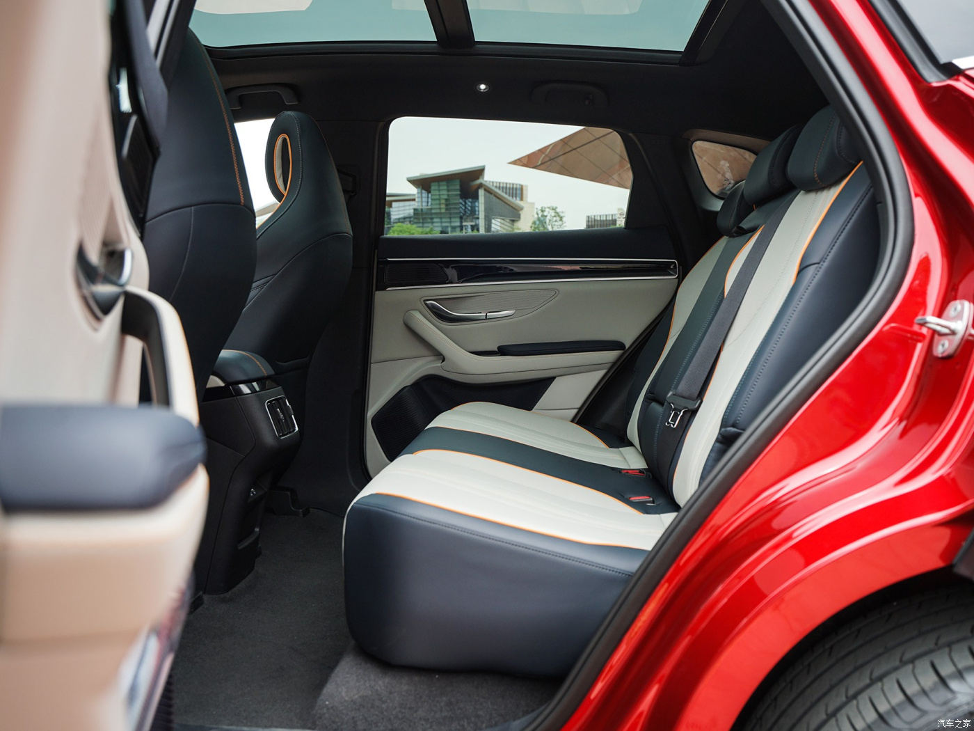 Chinese-made New car B YD Song PLUS compact SUV electric car has a range of 505 kilometers