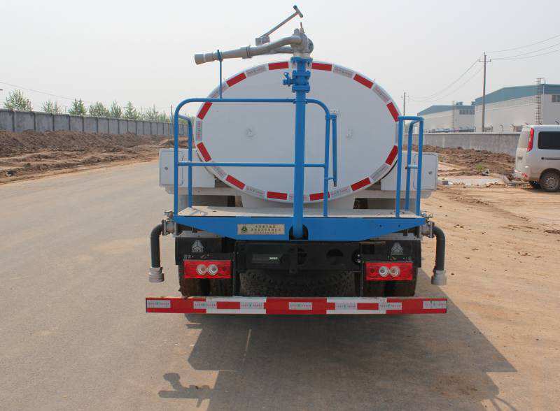 Sinotruck 4x2 light serial Water Tanker Truck 4.5M3 CUMMINS ENGINE Steering Wheel,green color