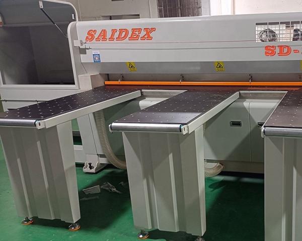 Indoor Acrylic Design Cutting Machine , Stable Electronic Cutting Saw For