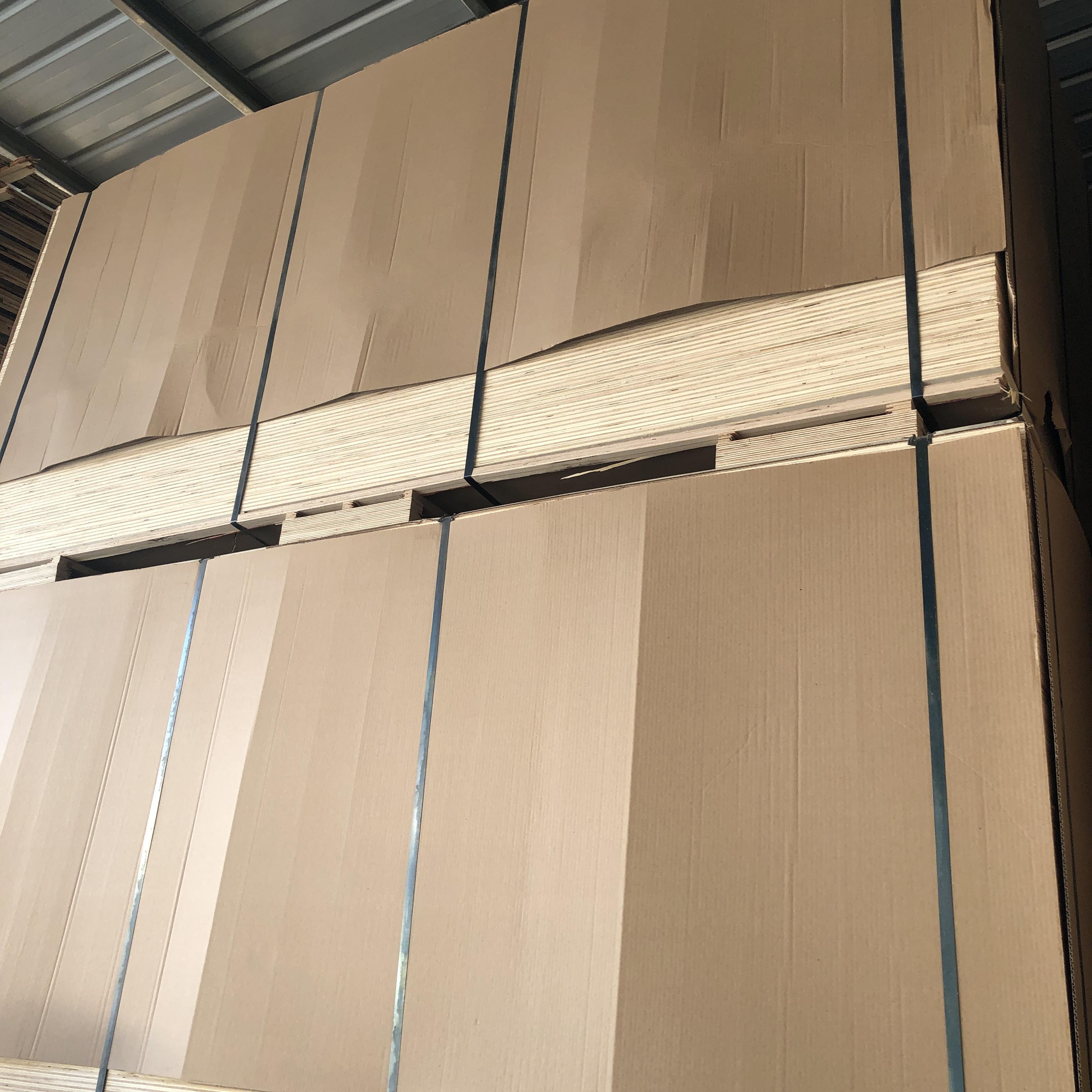 Plywood 12mm/15mm/19mm used in furniture, packaging, flooring, doors, kitchen cabinets and used in buildings, walls,