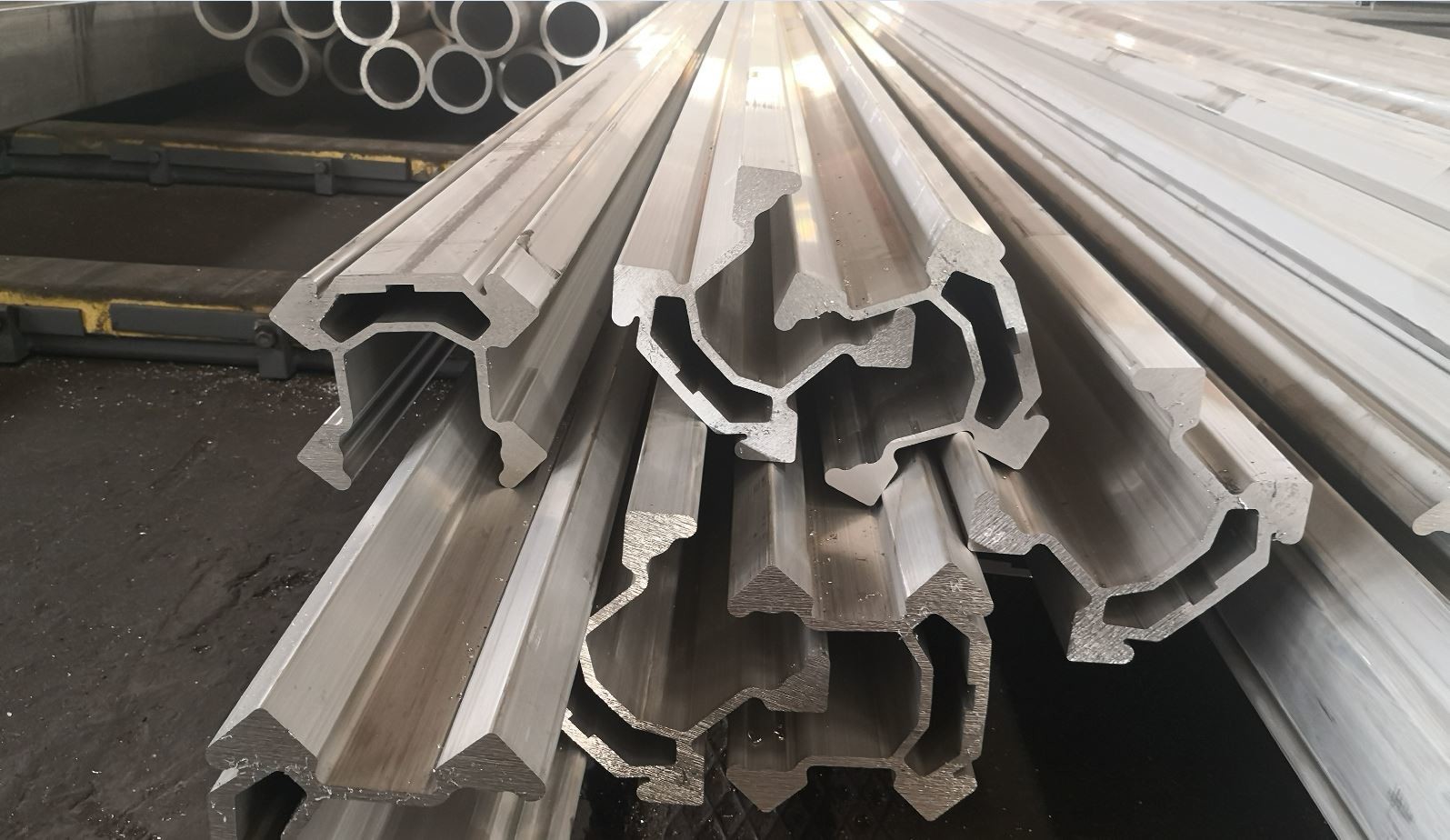 Atlas BMH2000 Aluminium Extruded Profiles Feed Beam 14 Feet For Mining Industry