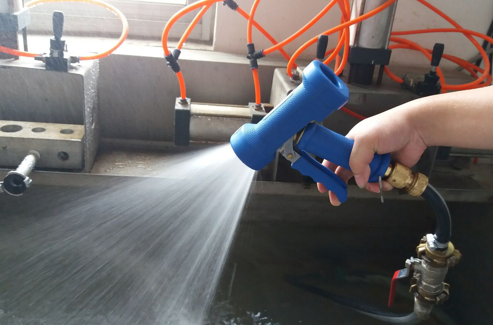 Brass Blue Washing Gun with Rubber House for Hot Water Cleaning 1/2”FIP Thread Inlet
