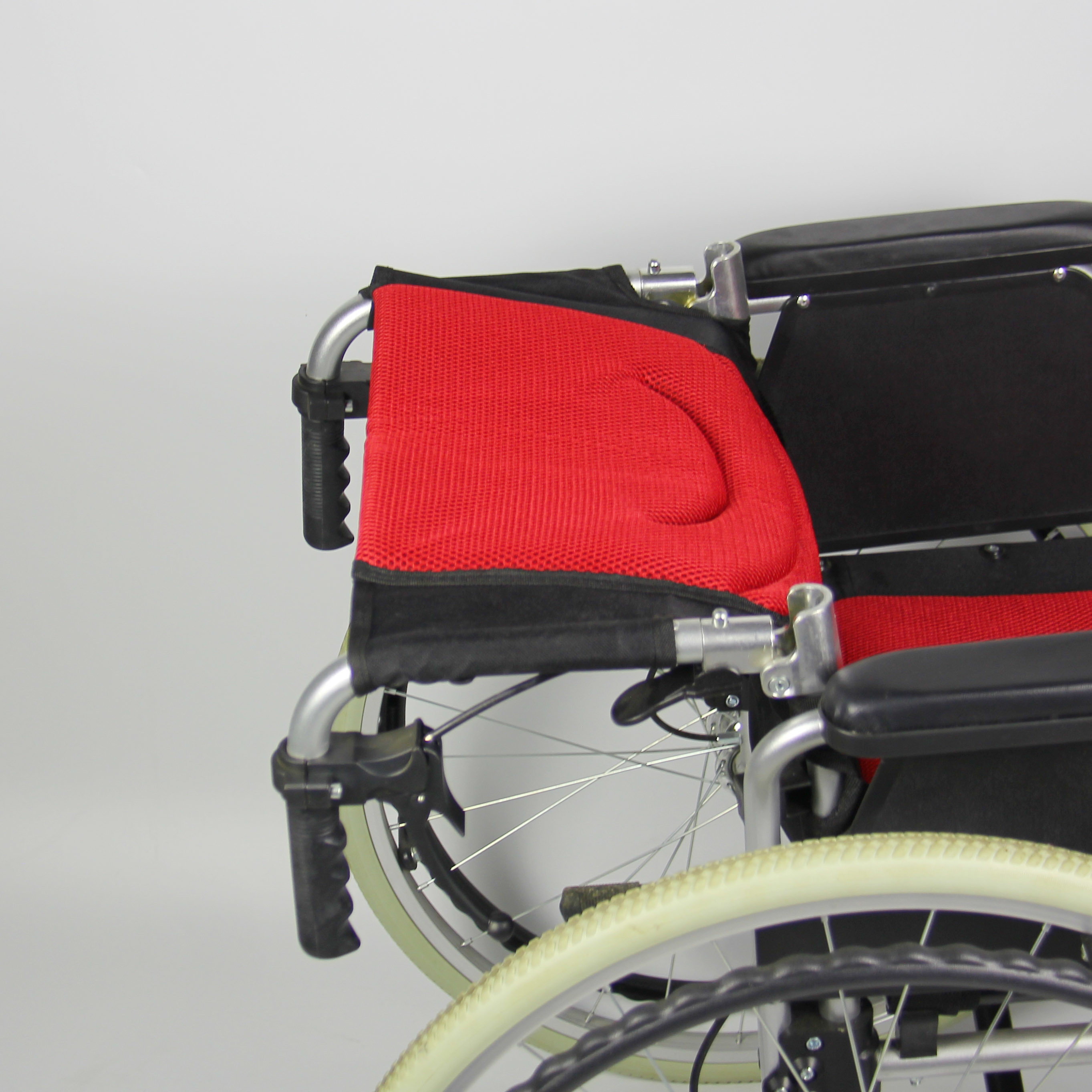 Multifunctional Aluminum Manual Wheelchair Easily Portable Flip Up Armrest