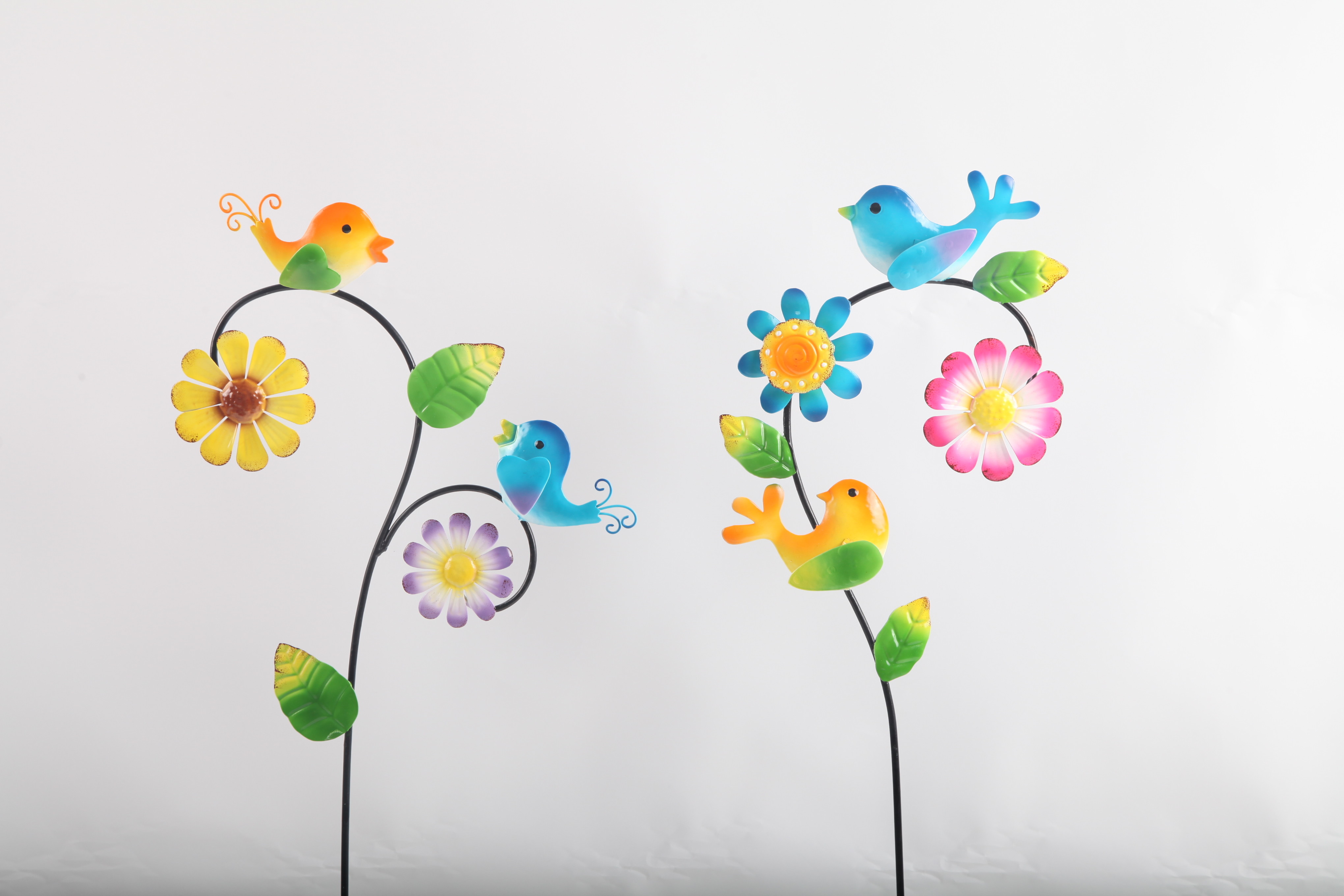 Handcrafted Metal Outdoor Garden Decorations Durable Flower Inserts Customizable