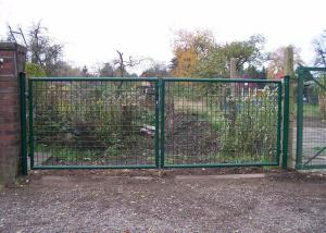 Quality 50x200mm Hole Metal Garden Fence Gate Pvc Coated Metal Frame Welded Wire Mesh wholesale