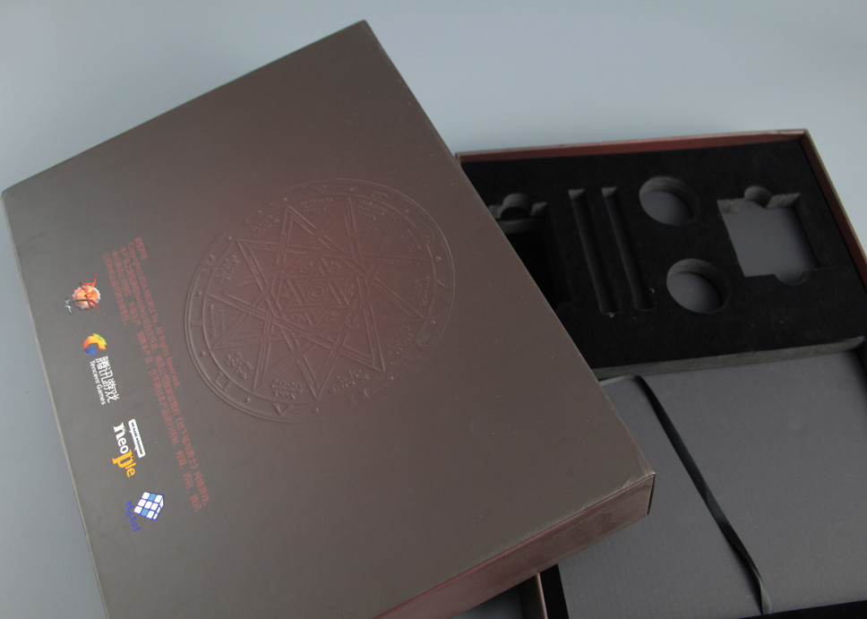 Matte Lanimated Flip Top Gift Box , Custom Paperboard Boxes With Debossing
