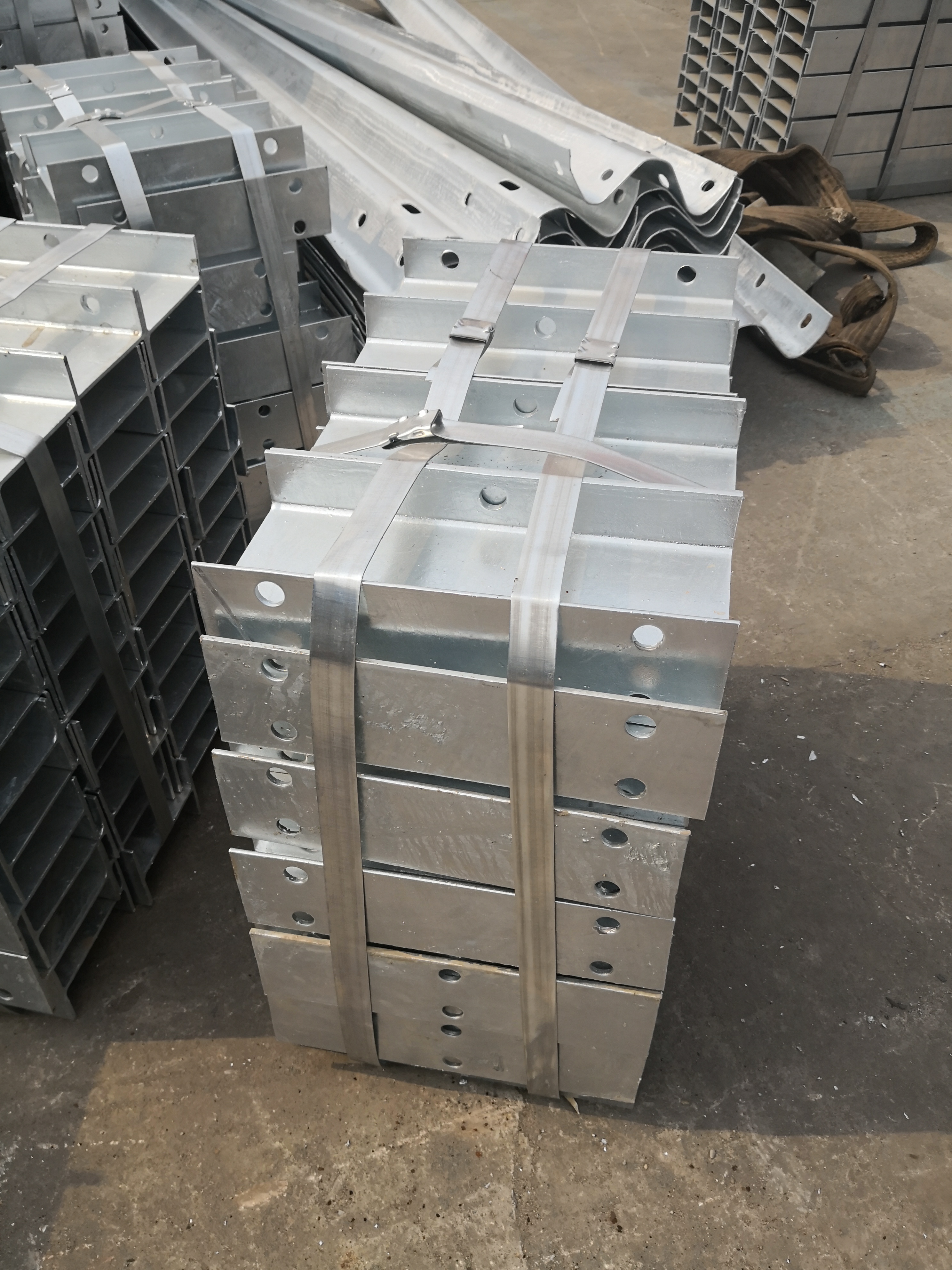 Hot Dipped Galvanized Steel Highway Guardrail H Spacer with ISO9001 2000 Certification