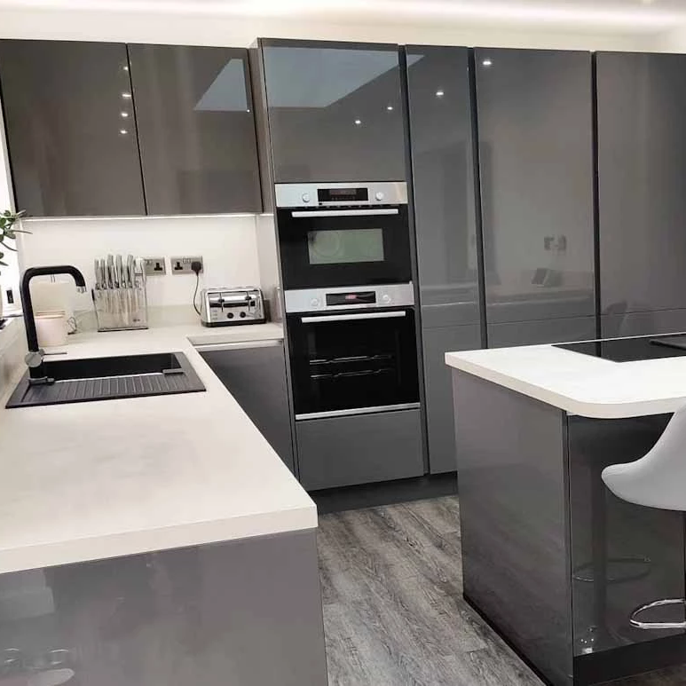 Custom Size White Wooden Luxury Apartment Kitchen Cabinets Sets with Waste Container
