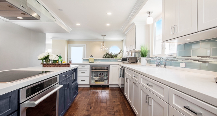 Custom Designed Quartz Kitchen Cabinet with Solid Wood Carcase and Lazy Susan Storage