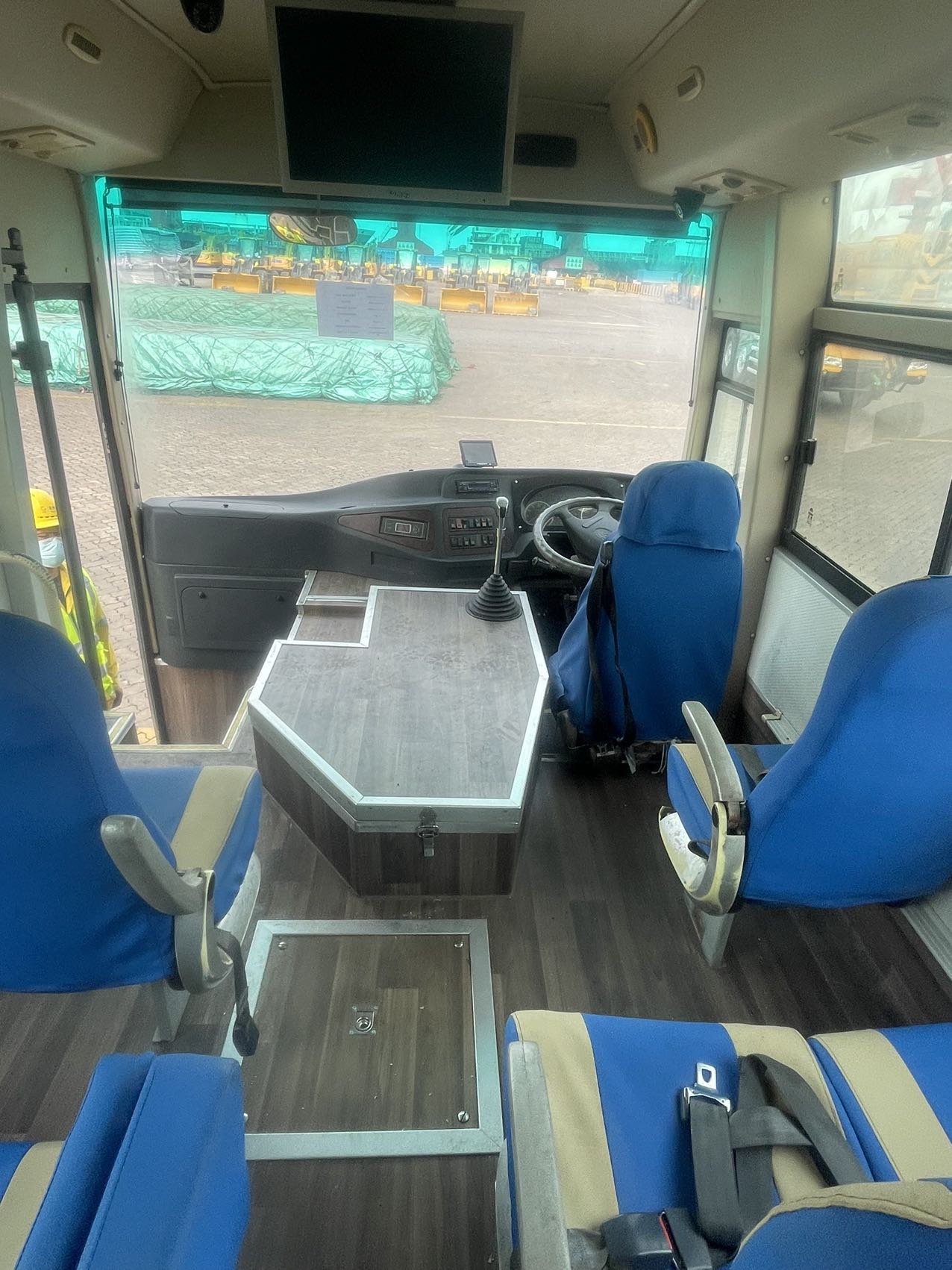 10m 45 Seater LHD Coach Bus ZK6102D with 8.4L Displacement and LHD Steering Position