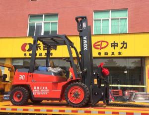 Quality Effective Diesel Powered Forklift , High Reach Forklift 3000kg Loading Capacity wholesale