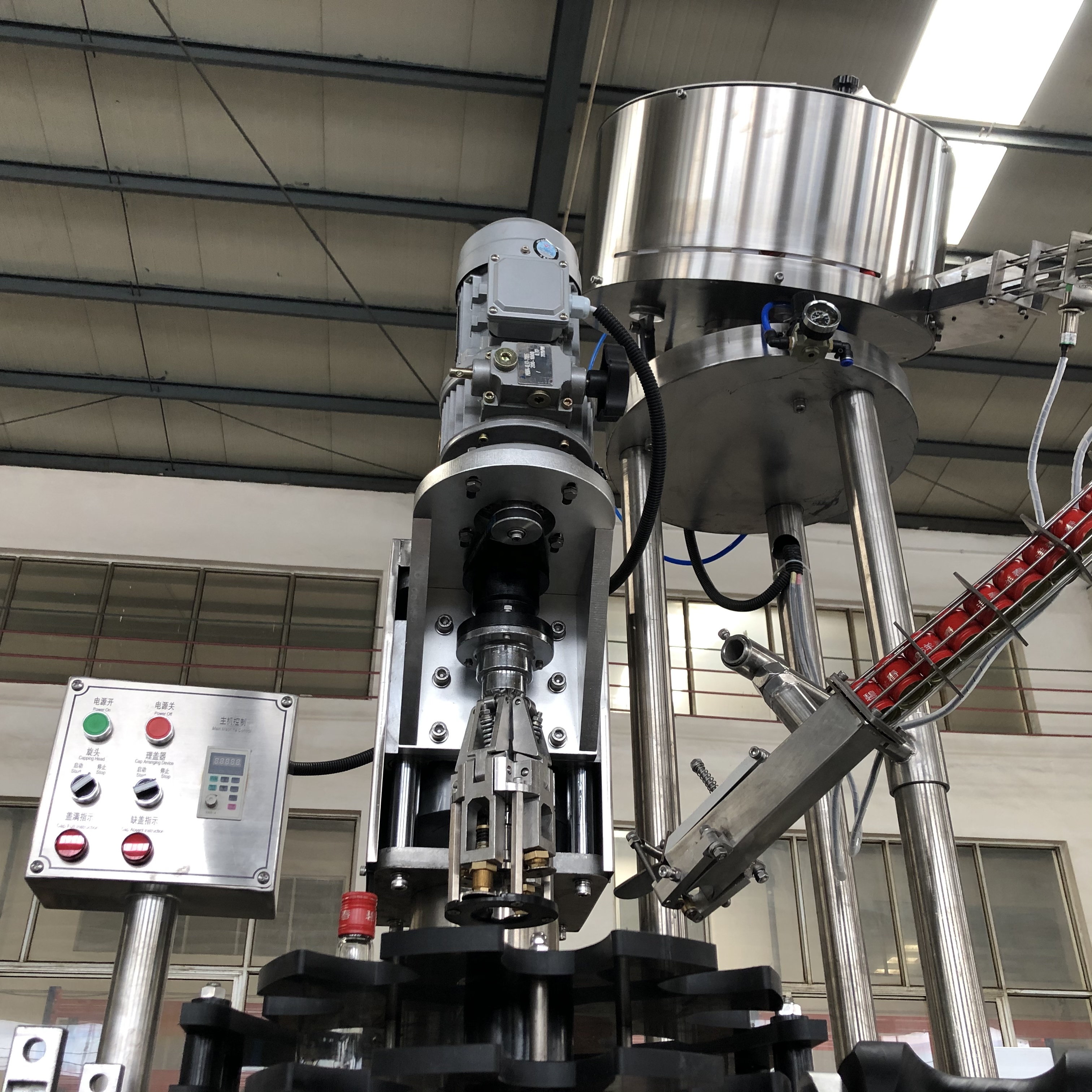 Aluminum Cap Crown Capping Machine , Food Industry Bottle Cap Sealing Machine