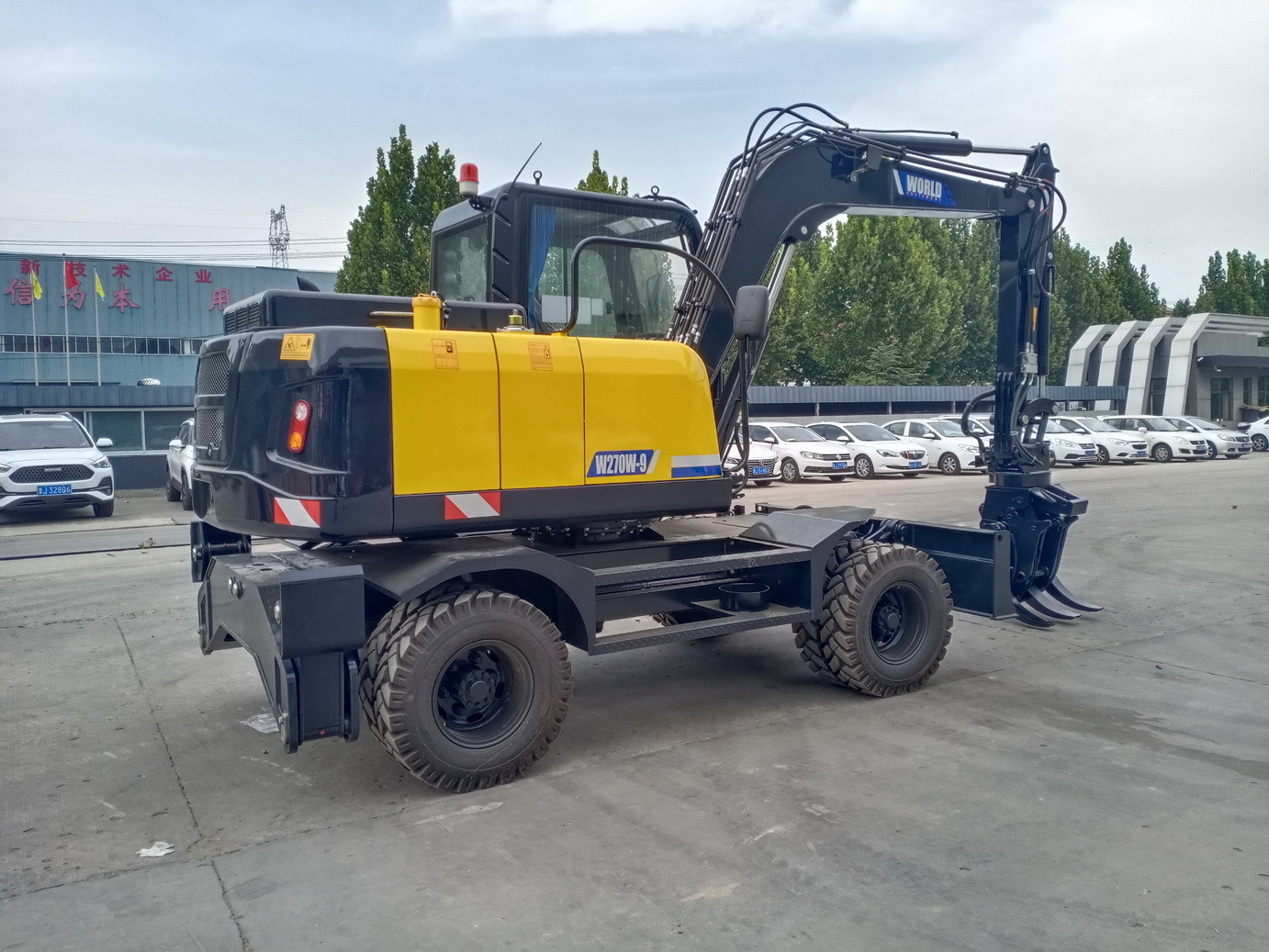 China Mechanic Wheel Type Excavator With Grapple For Wood Or Grass