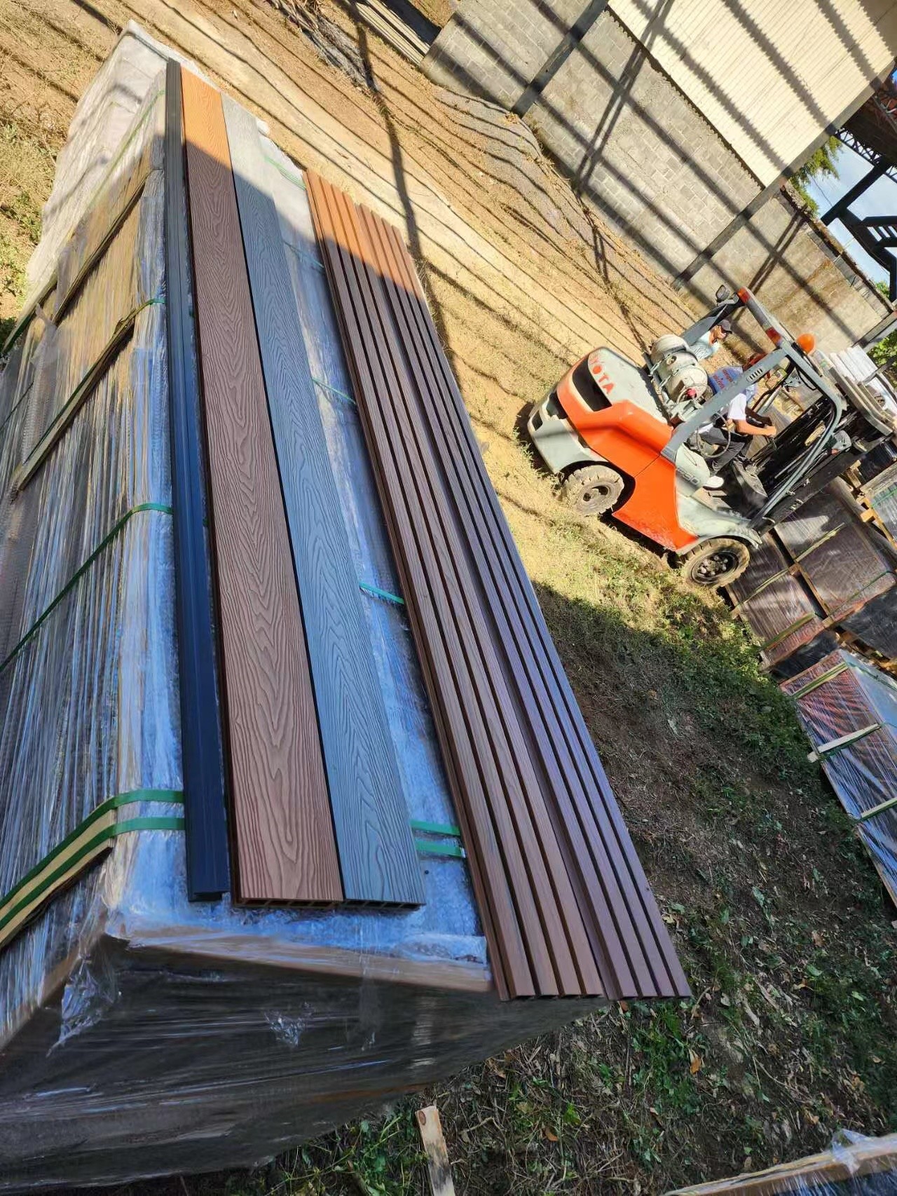 Exterior cladding soundproof outdoor plastic composite garden waterproof outdoor grooved wood siding