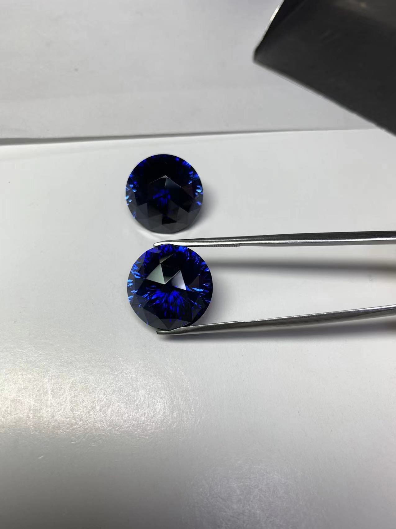 Al2O3 Ocean Blue Sapphire Emerald Stones , Blue Stone Abrasion Resistance