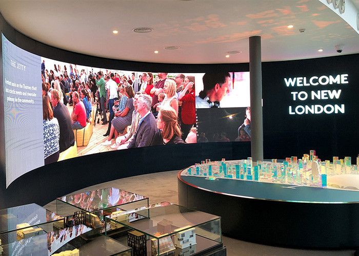 Energy Saving P2.5 P4 P5 RGB LED Screen Curved Design For Advertising