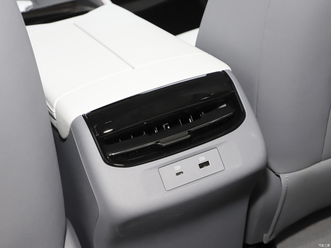 Experience the Future of Driving with Dongfeng e 007 2024 Hybrid/Electric Car 5 Seats Luxury Hatchback Ev Energy Vehicle