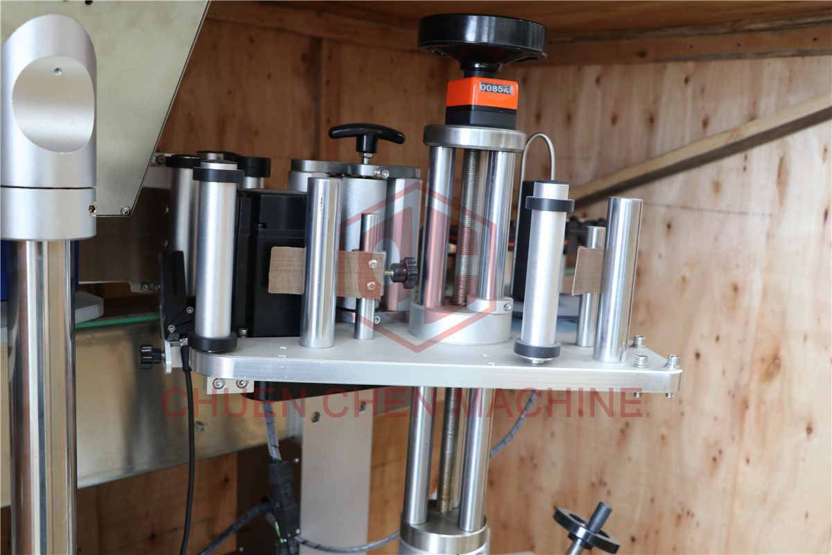 Square Bottle Labeling Machine Mineral Water Drinking Water Packaging Machine