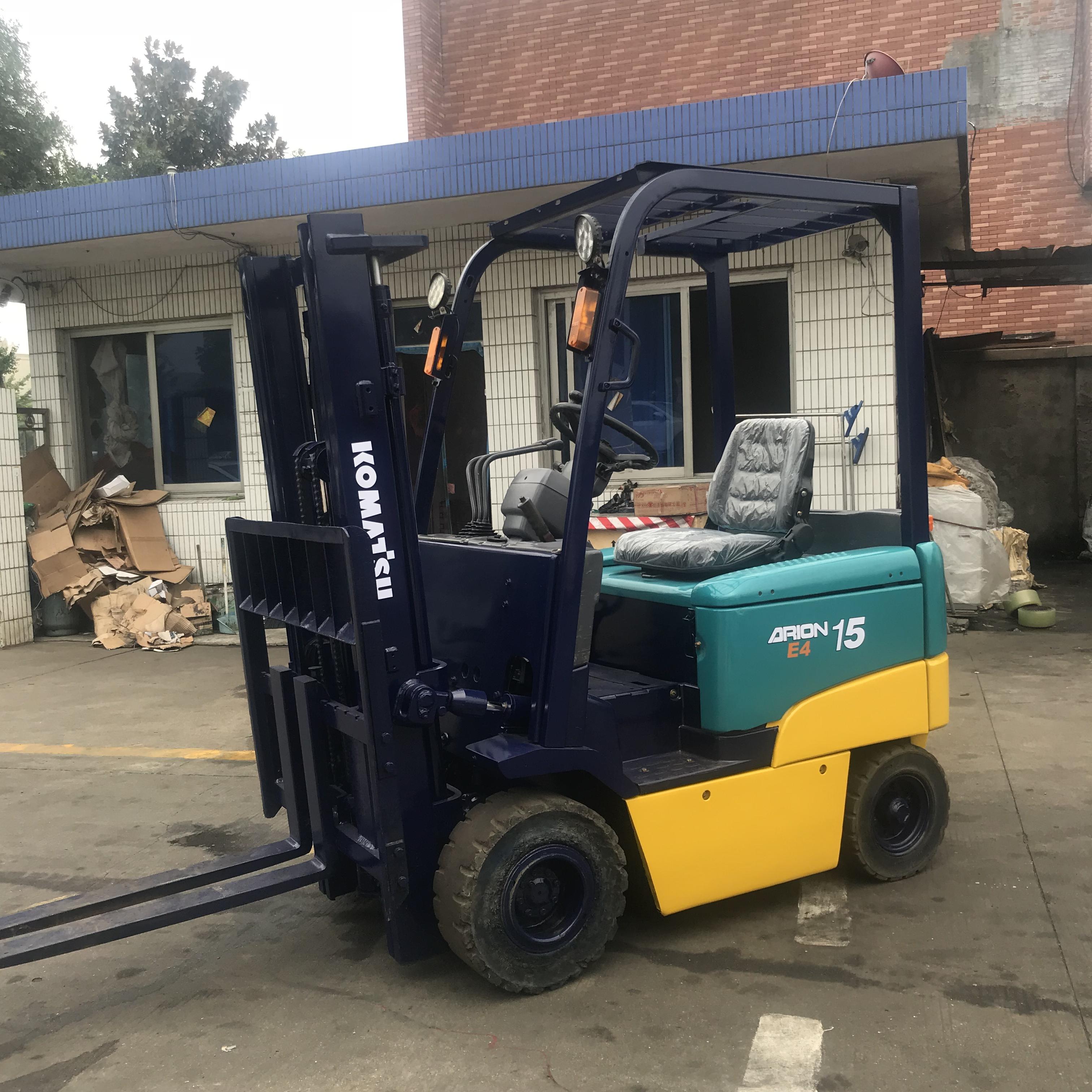 NICHIYU 1.5T Diesel Forklift operator cabin