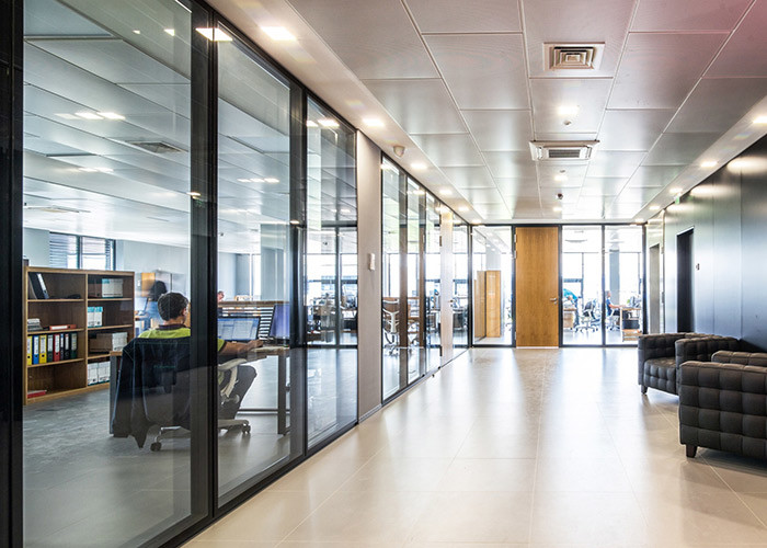 Office Glazed Partition Wall With Quality Hardware Door Demountable 108mm Thickness Frame With Double Glass