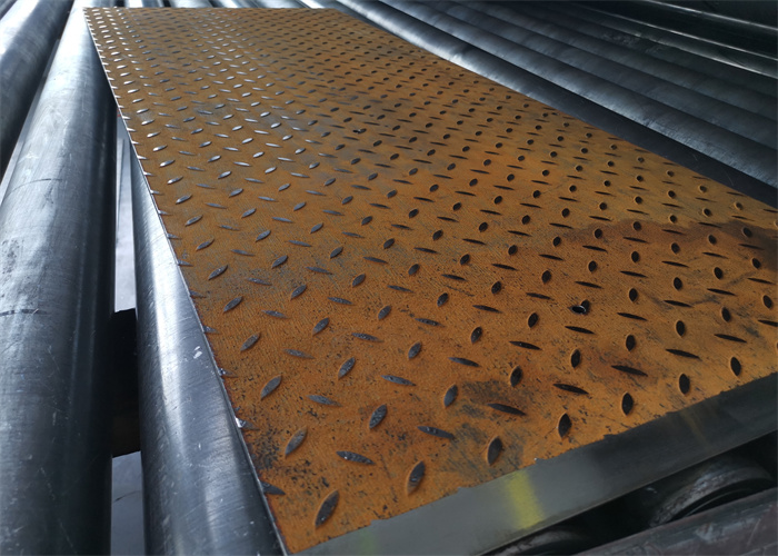 Silt Edge SS 304 Chequered Plate Embossed Pattern Diamond Galvanized
