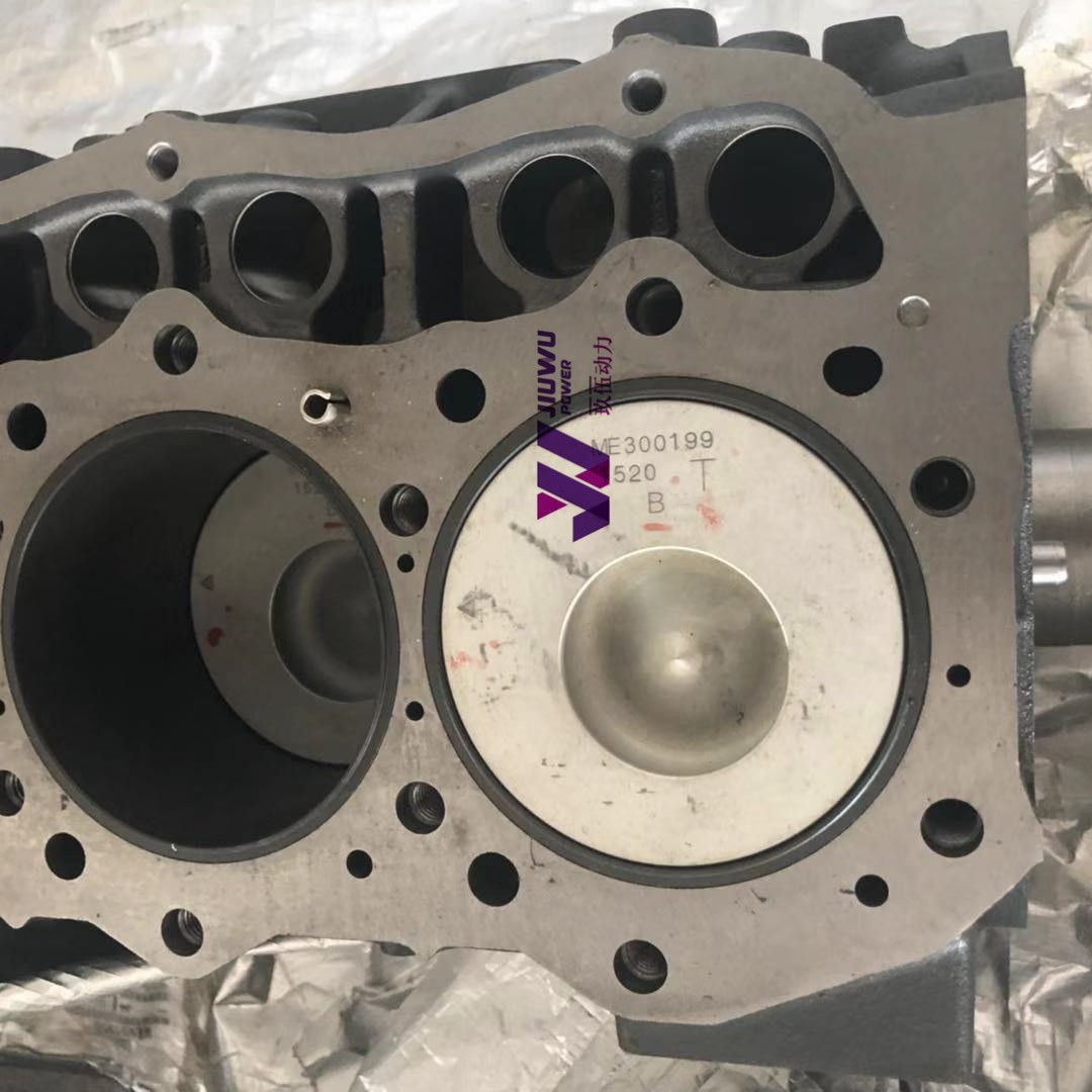 ZX200-3 Excavator Spare Parts 4HK1 Engine Cylinder Block 8-98005443-1