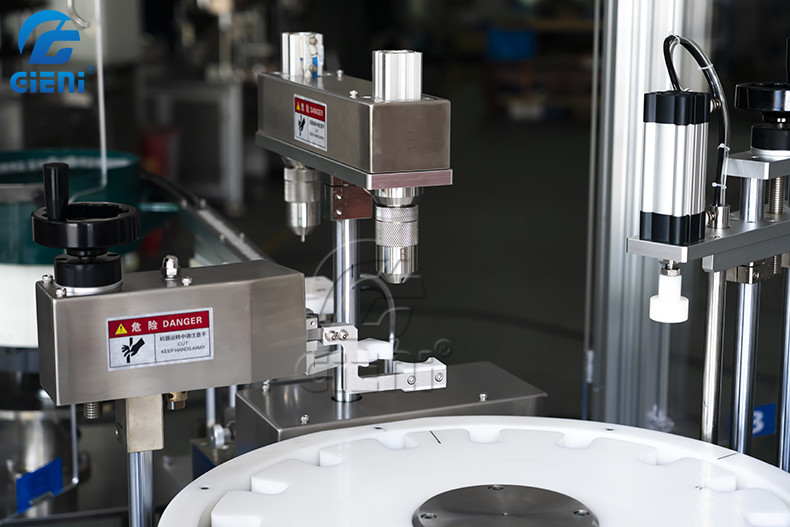 CE Rotary Type Bottle Capping Machine Automatic Screw Capping Machine