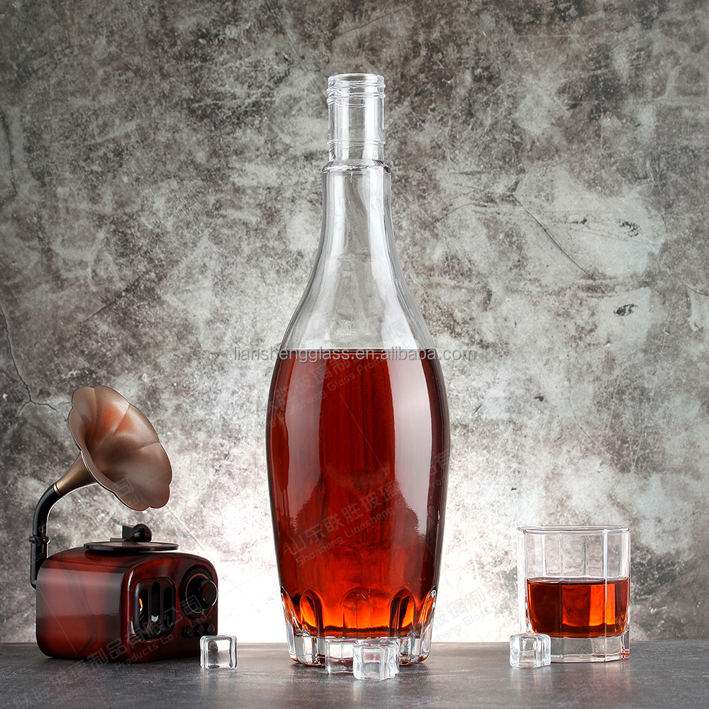 Healthy Lead-free Glass 500ml Classic Design Vodka Brandy Liquor Glass Bottle with Corks