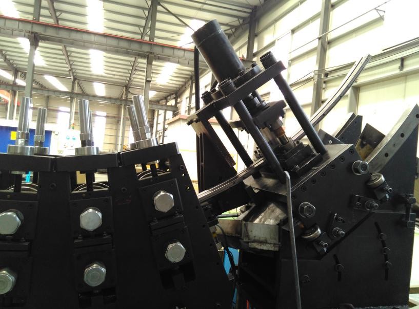 Anti - Collision Beam Steel Roller Forming Machine With High Punching And Arc Bending Precision