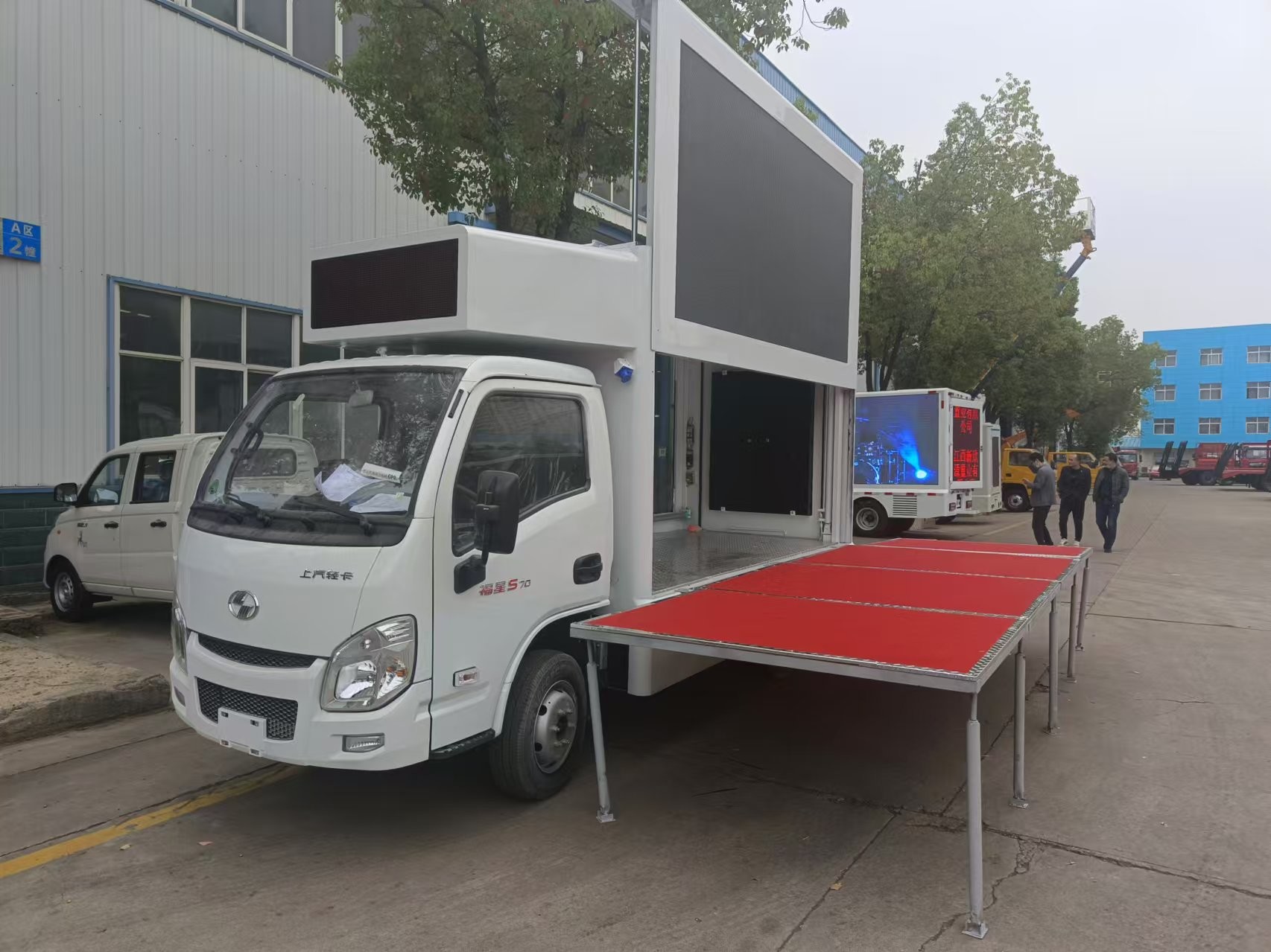 New Advertisement Truck With LED Screen Euro 6 115hp Billboard Advertising Truck