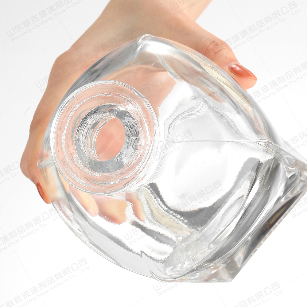 Customized 700ml Glass Wine Bottle The Perfect Addition to Your Wine Collection