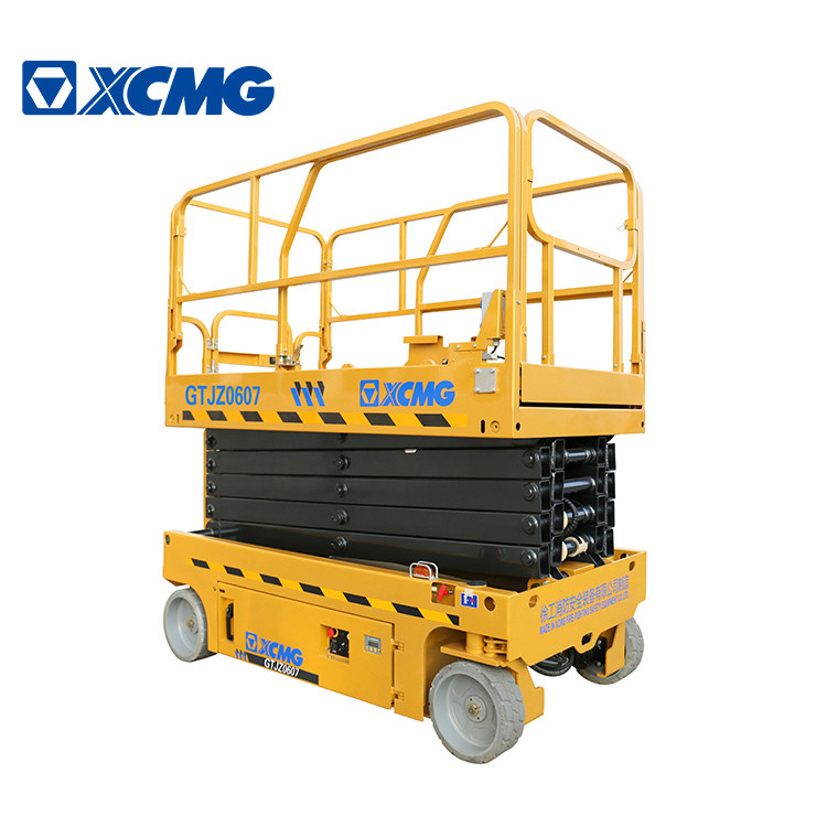 XCMG GTJZ0607 7.8m Mobile Scissor Lift Platform / Hydraulic Work Platform